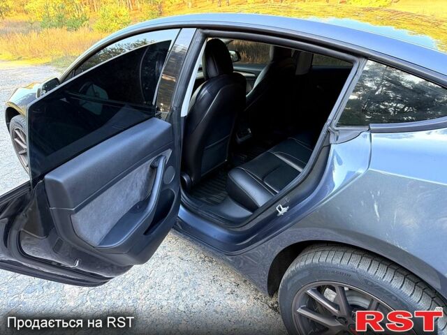 Серый Тесла Модель 3, объемом двигателя 0 л и пробегом 75 тыс. км за 22500 $, фото 8 на Automoto.ua