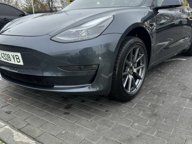 Серый Тесла Модель 3, объемом двигателя 0 л и пробегом 132 тыс. км за 20600 $, фото 1 на Automoto.ua