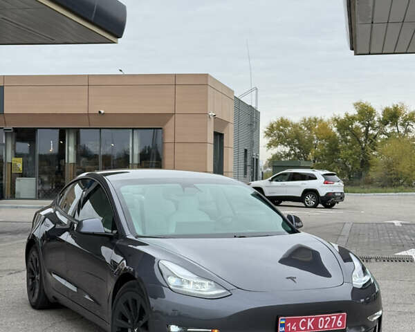 Серый Тесла Модель 3, объемом двигателя 0 л и пробегом 60 тыс. км за 22999 $, фото 1 на Automoto.ua