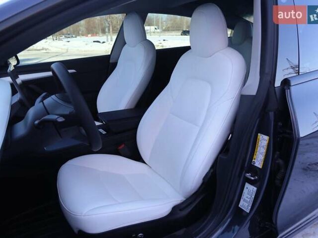 Серый Тесла Модель 3, объемом двигателя 0 л и пробегом 37 тыс. км за 24500 $, фото 8 на Automoto.ua