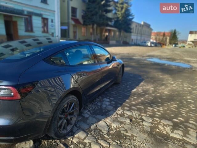 Серый Тесла Модель 3, объемом двигателя 0 л и пробегом 37 тыс. км за 21600 $, фото 4 на Automoto.ua