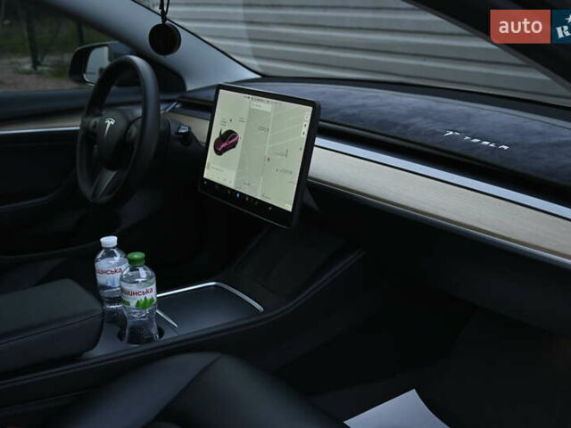 Серый Тесла Модель 3, объемом двигателя 0 л и пробегом 84 тыс. км за 22500 $, фото 34 на Automoto.ua