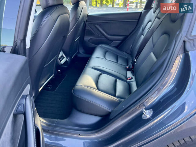 Серый Тесла Модель 3, объемом двигателя 0 л и пробегом 51 тыс. км за 20800 $, фото 25 на Automoto.ua