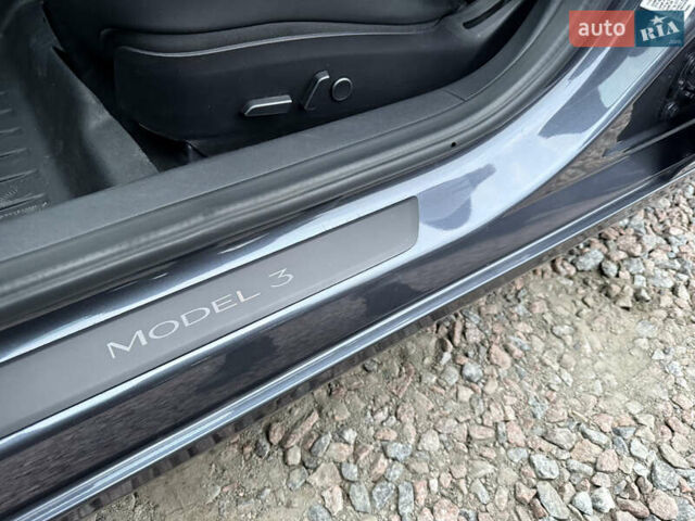 Серый Тесла Модель 3, объемом двигателя 0 л и пробегом 75 тыс. км за 20700 $, фото 35 на Automoto.ua