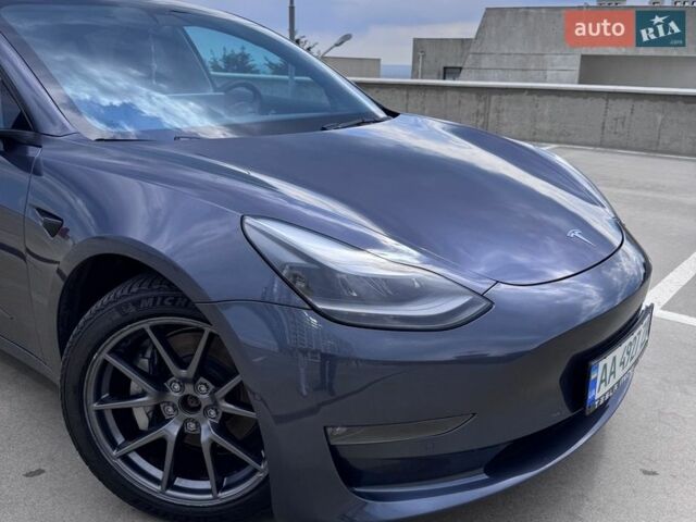 Серый Тесла Модель 3, объемом двигателя 0 л и пробегом 52 тыс. км за 28500 $, фото 2 на Automoto.ua