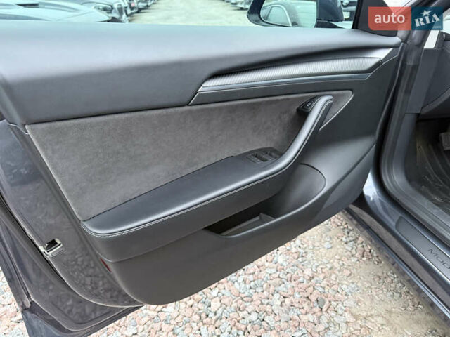 Серый Тесла Модель 3, объемом двигателя 0 л и пробегом 75 тыс. км за 20700 $, фото 14 на Automoto.ua