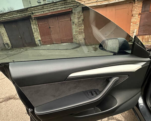 Серый Тесла Модель 3, объемом двигателя 0 л и пробегом 36 тыс. км за 25800 $, фото 9 на Automoto.ua