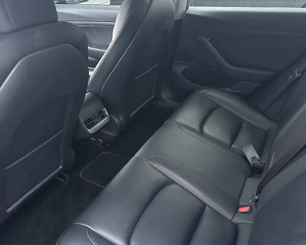 Серый Тесла Модель 3, объемом двигателя 0 л и пробегом 138 тыс. км за 18900 $, фото 4 на Automoto.ua