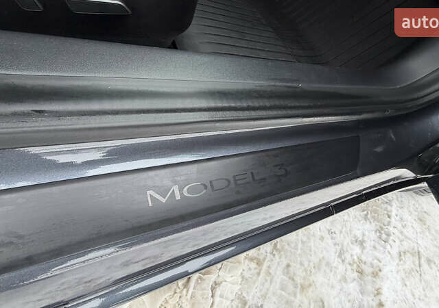 Сірий Тесла Модель 3, об'ємом двигуна 0 л та пробігом 79 тис. км за 18300 $, фото 19 на Automoto.ua