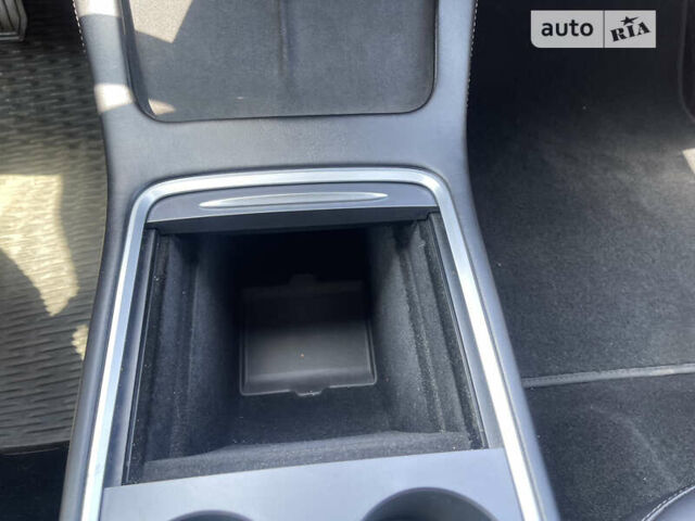 Сірий Тесла Модель 3, об'ємом двигуна 0 л та пробігом 26 тис. км за 23000 $, фото 49 на Automoto.ua