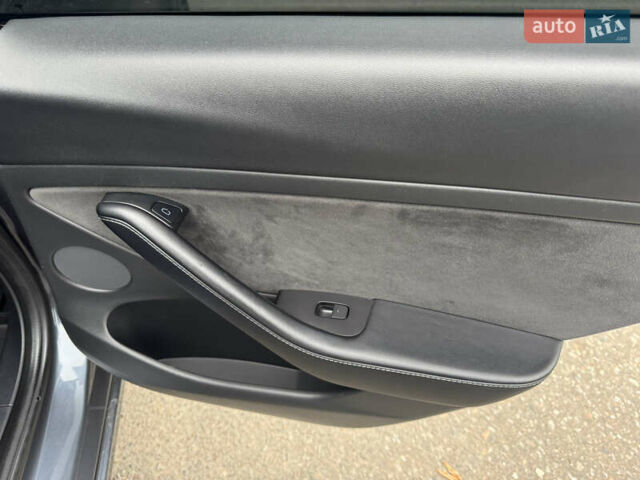 Сірий Тесла Модель 3, об'ємом двигуна 0 л та пробігом 203 тис. км за 17000 $, фото 11 на Automoto.ua