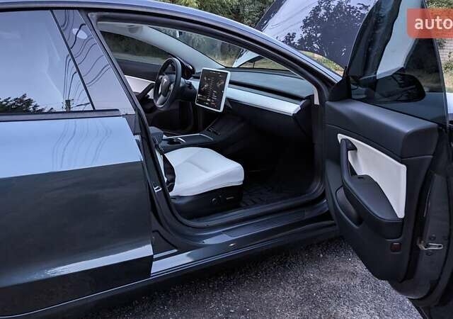 Серый Тесла Модель 3, объемом двигателя 0 л и пробегом 23 тыс. км за 19500 $, фото 9 на Automoto.ua