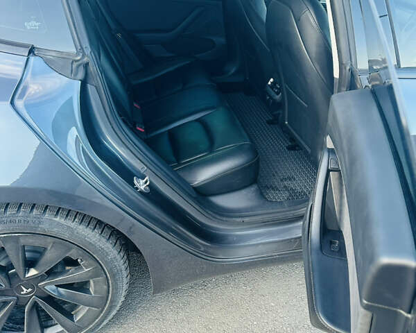 Серый Тесла Модель 3, объемом двигателя 0 л и пробегом 70 тыс. км за 21500 $, фото 13 на Automoto.ua