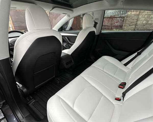 Серый Тесла Модель 3, объемом двигателя 0 л и пробегом 36 тыс. км за 25800 $, фото 11 на Automoto.ua