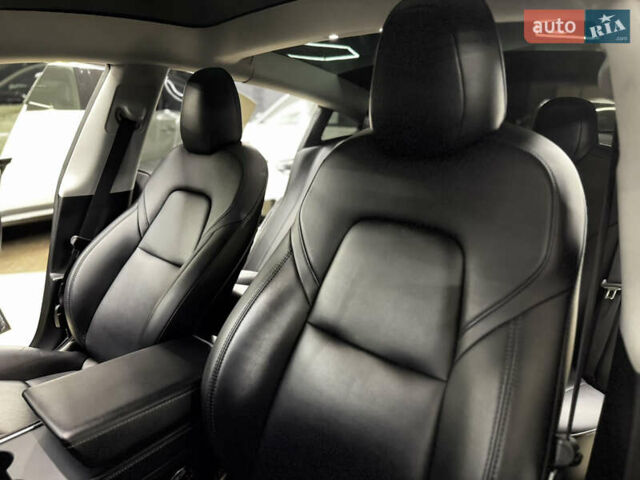 Серый Тесла Модель 3, объемом двигателя 0 л и пробегом 86 тыс. км за 23999 $, фото 10 на Automoto.ua