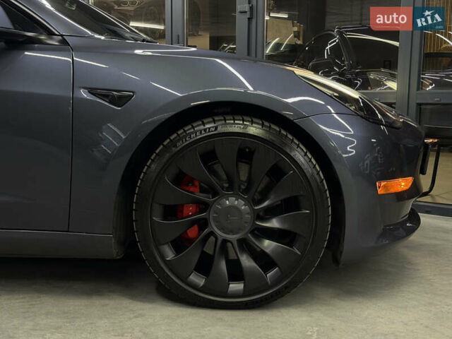 Серый Тесла Модель 3, объемом двигателя 0 л и пробегом 54 тыс. км за 24900 $, фото 4 на Automoto.ua