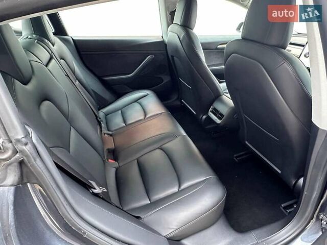 Серый Тесла Модель 3, объемом двигателя 0 л и пробегом 37 тыс. км за 17500 $, фото 11 на Automoto.ua