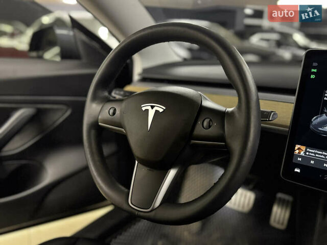 Серый Тесла Модель 3, объемом двигателя 0 л и пробегом 86 тыс. км за 23999 $, фото 18 на Automoto.ua