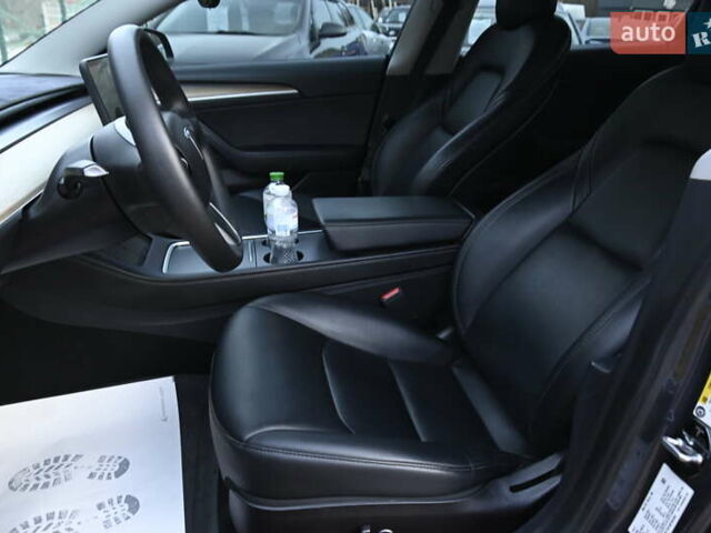 Серый Тесла Модель 3, объемом двигателя 0 л и пробегом 84 тыс. км за 22500 $, фото 23 на Automoto.ua