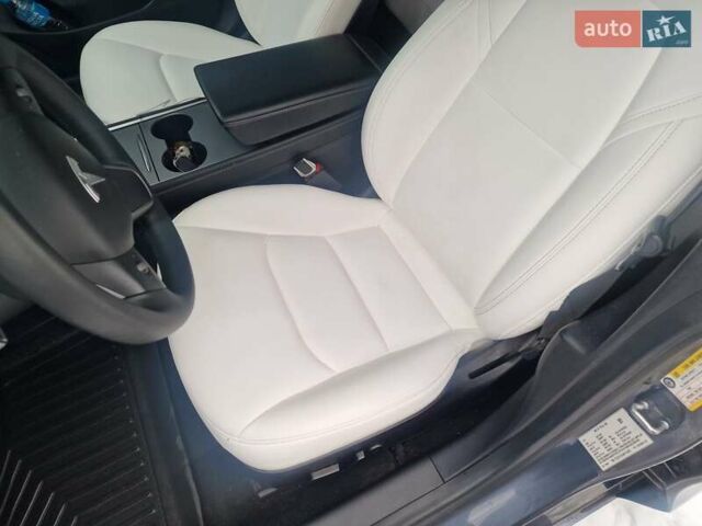 Сірий Тесла Модель 3, об'ємом двигуна 0 л та пробігом 93 тис. км за 17800 $, фото 4 на Automoto.ua