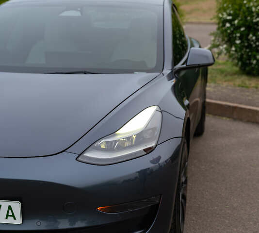 Серый Тесла Модель 3, объемом двигателя 0 л и пробегом 66 тыс. км за 21500 $, фото 4 на Automoto.ua