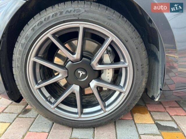 Серый Тесла Модель 3, объемом двигателя 0 л и пробегом 85 тыс. км за 17000 $, фото 26 на Automoto.ua