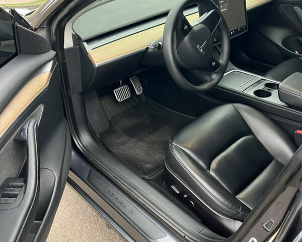 Серый Тесла Модель 3, объемом двигателя 0 л и пробегом 90 тыс. км за 20500 $, фото 12 на Automoto.ua