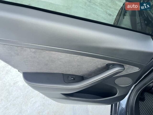 Серый Тесла Модель 3, объемом двигателя 0 л и пробегом 47 тыс. км за 18900 $, фото 15 на Automoto.ua