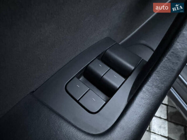 Сірий Тесла Модель 3, об'ємом двигуна 0 л та пробігом 95 тис. км за 21500 $, фото 27 на Automoto.ua