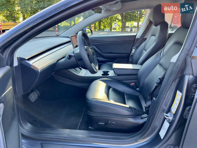 Серый Тесла Модель 3, объемом двигателя 0 л и пробегом 51 тыс. км за 20800 $, фото 23 на Automoto.ua