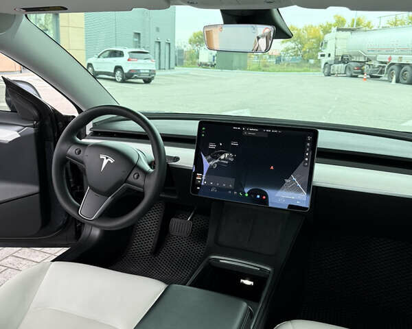 Серый Тесла Модель 3, объемом двигателя 0 л и пробегом 60 тыс. км за 22999 $, фото 21 на Automoto.ua