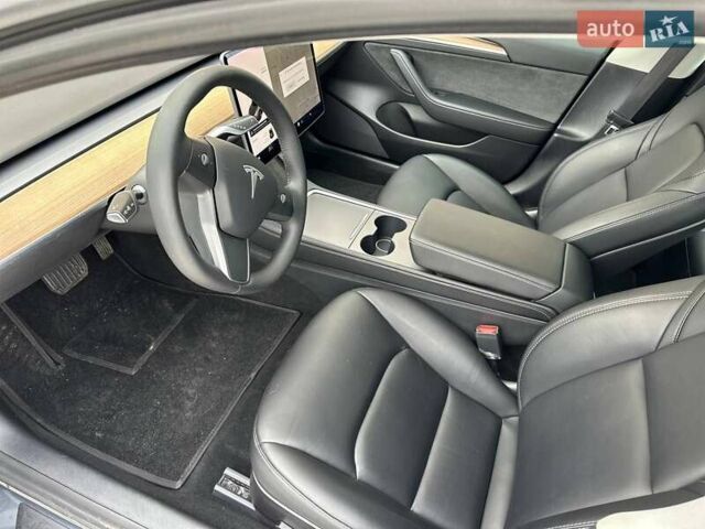 Серый Тесла Модель 3, объемом двигателя 0 л и пробегом 49 тыс. км за 18300 $, фото 11 на Automoto.ua