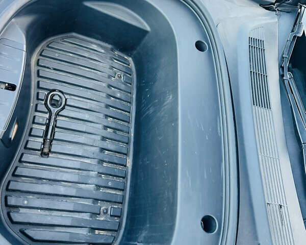 Серый Тесла Модель 3, объемом двигателя 0 л и пробегом 70 тыс. км за 21500 $, фото 28 на Automoto.ua