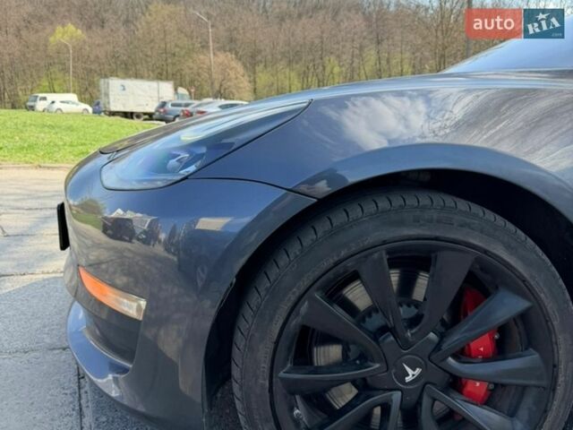 Серый Тесла Модель 3, объемом двигателя 0 л и пробегом 80 тыс. км за 22250 $, фото 7 на Automoto.ua