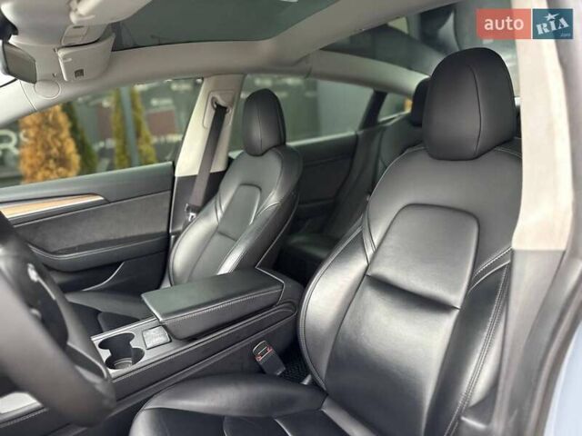 Серый Тесла Модель 3, объемом двигателя 0 л и пробегом 68 тыс. км за 19500 $, фото 16 на Automoto.ua