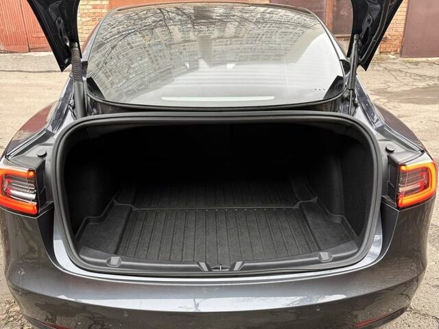 Серый Тесла Модель 3, объемом двигателя 0 л и пробегом 36 тыс. км за 25400 $, фото 8 на Automoto.ua