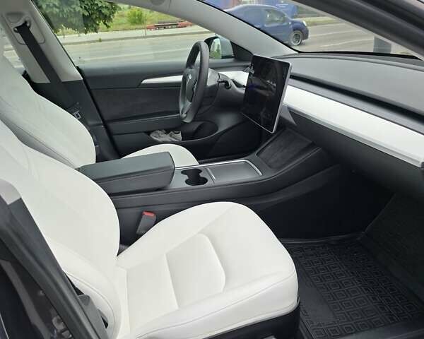 Серый Тесла Модель 3, объемом двигателя 0 л и пробегом 74 тыс. км за 20500 $, фото 2 на Automoto.ua