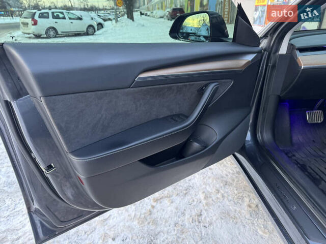 Серый Тесла Модель 3, объемом двигателя 0 л и пробегом 59 тыс. км за 23500 $, фото 17 на Automoto.ua