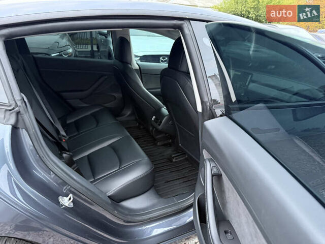 Серый Тесла Модель 3, объемом двигателя 0 л и пробегом 75 тыс. км за 20700 $, фото 29 на Automoto.ua