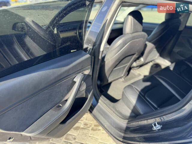 Серый Тесла Модель 3, объемом двигателя 0 л и пробегом 190 тыс. км за 20900 $, фото 16 на Automoto.ua