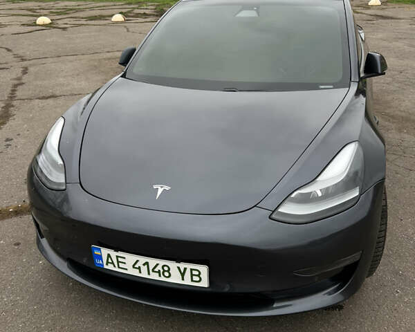Серый Тесла Модель 3, объемом двигателя 0 л и пробегом 90 тыс. км за 20500 $, фото 1 на Automoto.ua