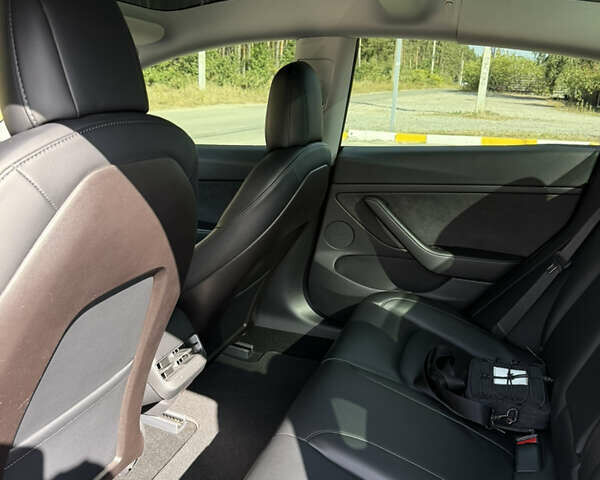 Сірий Тесла Модель 3, об'ємом двигуна 0 л та пробігом 67 тис. км за 25500 $, фото 4 на Automoto.ua