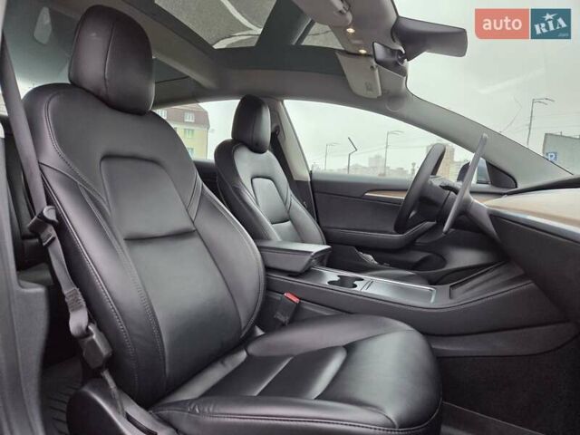 Серый Тесла Модель 3, объемом двигателя 0 л и пробегом 54 тыс. км за 21500 $, фото 13 на Automoto.ua