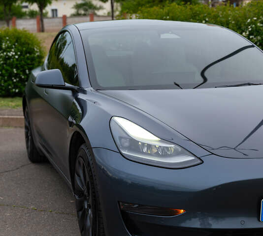 Серый Тесла Модель 3, объемом двигателя 0 л и пробегом 66 тыс. км за 21500 $, фото 1 на Automoto.ua
