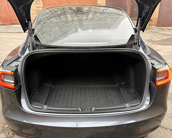 Серый Тесла Модель 3, объемом двигателя 0 л и пробегом 36 тыс. км за 25800 $, фото 7 на Automoto.ua