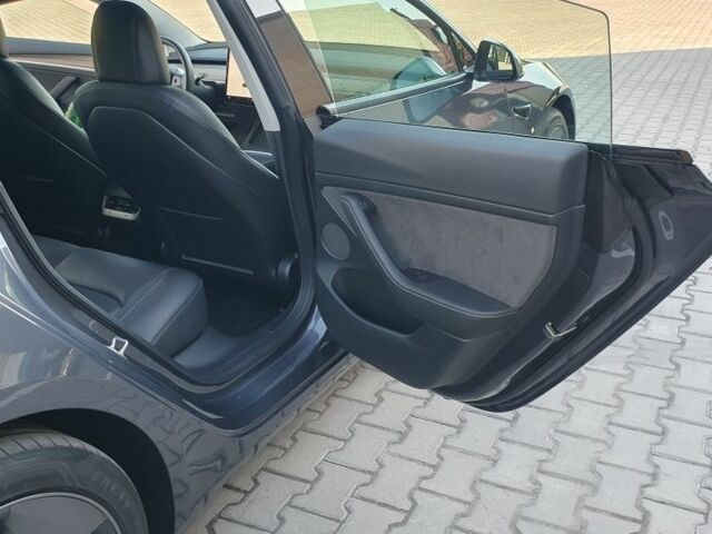 Тесла Модель 3 2022 у Кременчуге на Automoto.ua Сірий Тесла Модель 3, об'ємом двигуна 0 л та пробігом 54 тис. км за 18999 $, фото 19 на Automoto.ua