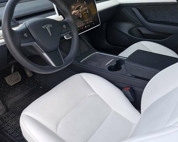 Серый Тесла Модель 3, объемом двигателя 0 л и пробегом 18 тыс. км за 23000 $, фото 4 на Automoto.ua