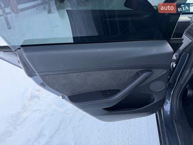 Сірий Тесла Модель 3, об'ємом двигуна 0 л та пробігом 52 тис. км за 23500 $, фото 21 на Automoto.ua