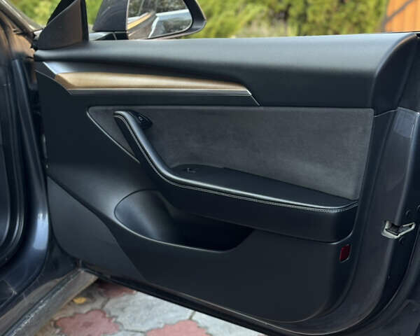 Серый Тесла Модель 3, объемом двигателя 0 л и пробегом 89 тыс. км за 22400 $, фото 12 на Automoto.ua