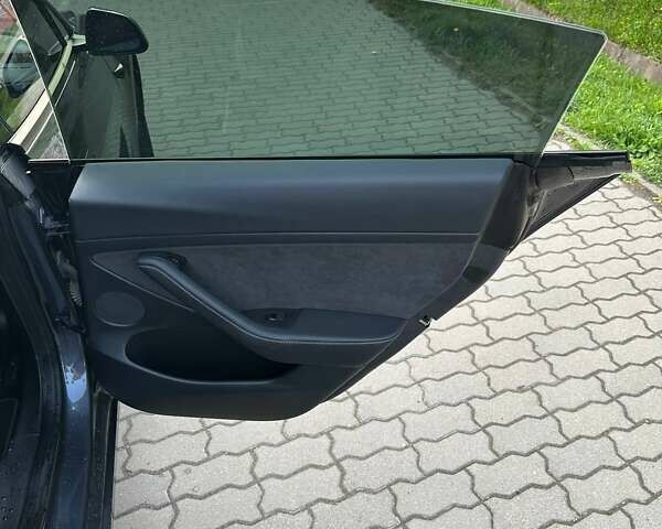 Сірий Тесла Модель 3, об'ємом двигуна 0 л та пробігом 28 тис. км за 23500 $, фото 10 на Automoto.ua
